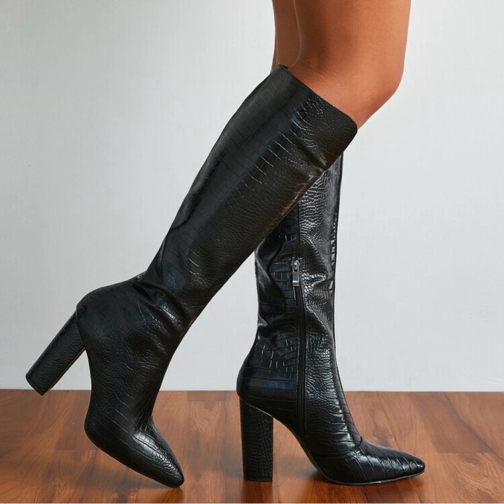 NIB Pauvaody Black Snakeskin Faux Leather Knee High Tall Pointed Heel Boots 7 - Picture 2 of 16
